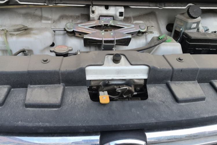 Used Jinbei Hiace X30  Engine Bay