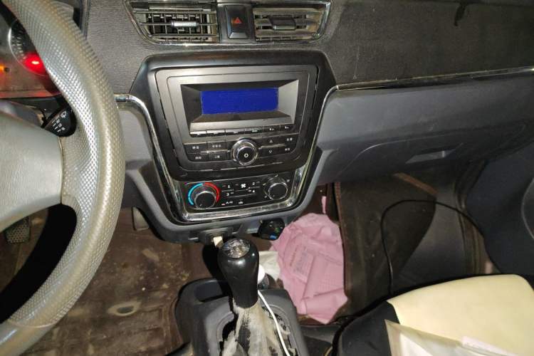 Used Jinbei Hiace X30 CNG 2021 1.5L Natural Gas Comfort-Style Van SWCC15M Audio And AC Panel