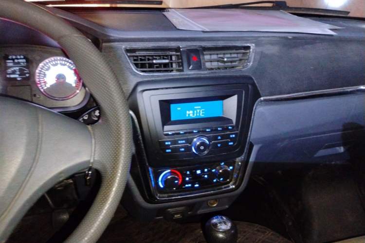 Used Jinbei Hiace X30 CNG 2021 1.5L Natural Gas Comfort-Class Passenger Vehicle SWCC15M Audio And AC Panel