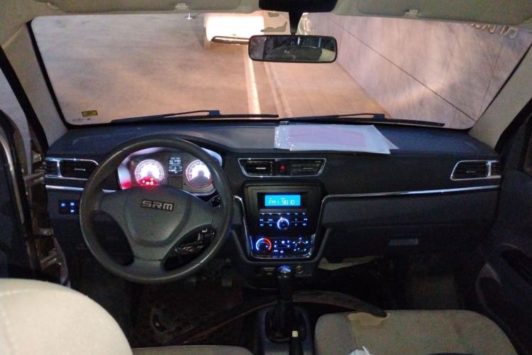 Used Jinbei Hiace X30 CNG 2021 1.5L Natural Gas Comfort-Class Passenger Vehicle SWCC15M Center Console
