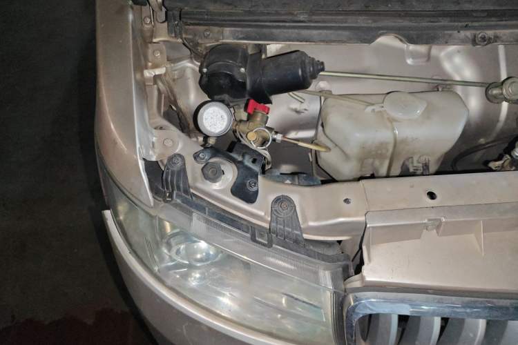 Used Jinbei Hiace X30 CNG 2021 1.5L Natural Gas Comfort-Style Van SWCC15M Engine Bay Right