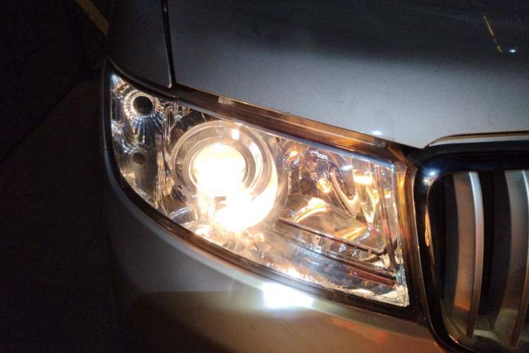 Used Jinbei Hiace X30 CNG 2021 1.5L Natural Gas Comfort-Class Passenger Vehicle SWCC15M Right Front Headlight
