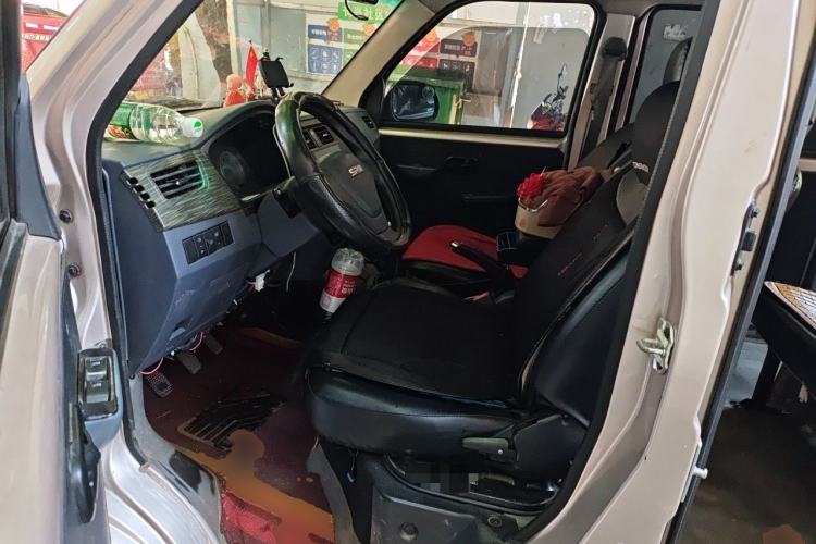 Used Jinbei Hiace X30 CNG 2023 1.5L Natural Gas Wealthy-Grade Passenger Van 5/6/7 Seats No Air Conditioning SWCC15M Driver Seat