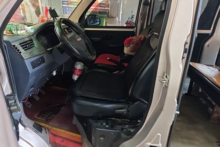 Used Jinbei Hiace X30 CNG 2023 1.5L Natural Gas Wealthy-Grade Passenger Van 5/6/7 Seats No Air Conditioning SWCC15M Left Front Seat