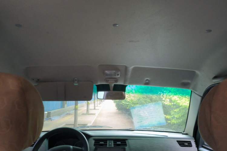 Used Jinbei Hiace X30 CNG 2023 1.5L Natural Gas Super-Enjoyment Passenger Van 5/6/7 Seats No Air Conditioning SWCC15M Headliner