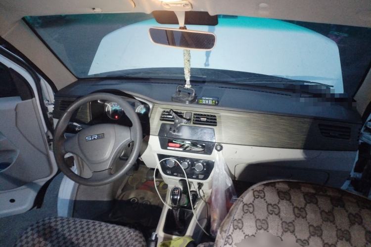 Used Jinbei Hiace X30 CNG 2023 1.5L Natural Gas Super-Enjoyment Passenger Van 5/6/7 Seats No Air Conditioning SWCC15M Center Console