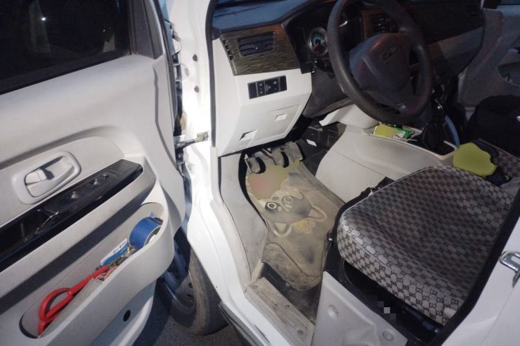 Used Jinbei Hiace X30 CNG 2023 1.5L Natural Gas Super-Enjoyment Passenger Van 5/6/7 Seats No Air Conditioning SWCC15M Driver Seat