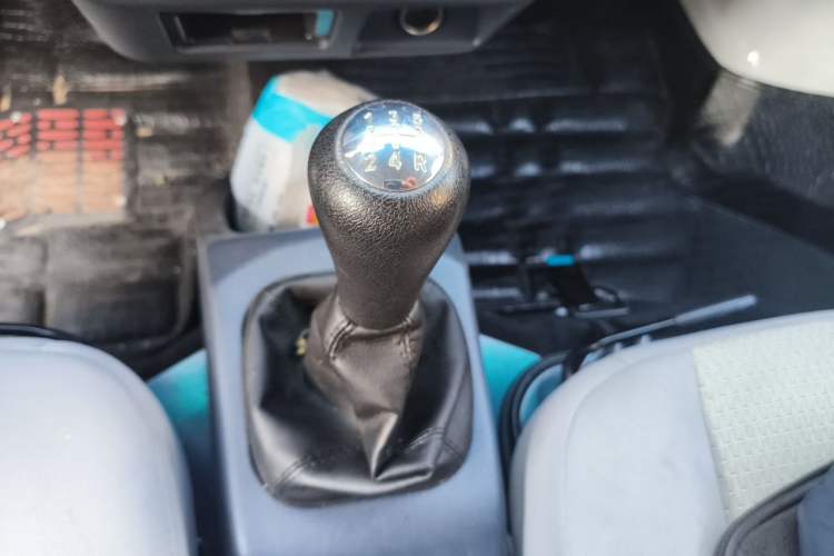 Used Jinbei Hiace X30 CNG 2023 1.5L Natural Gas Wealthy Van 2/5-Seater Air-Conditioned Version SWCC15M Gear Lever