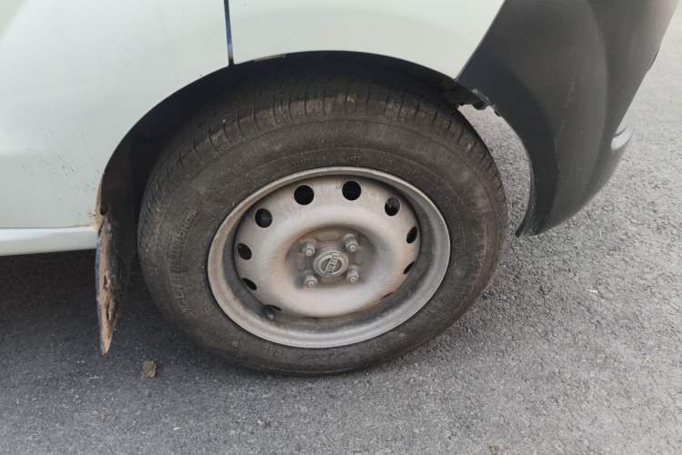 Used Jinbei Hiace X30 CNG 2023 1.5L Natural Gas Wealthy Van 2/5-Seater Air-Conditioned Version SWCC15M Right Front Wheel Hub