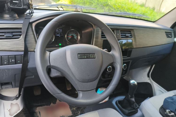 Used Jinbei Hiace X30 CNG 2023 1.5L Natural Gas Wealthy Van 2/5-Seater Air-Conditioned Version SWCC15M Steering Wheel