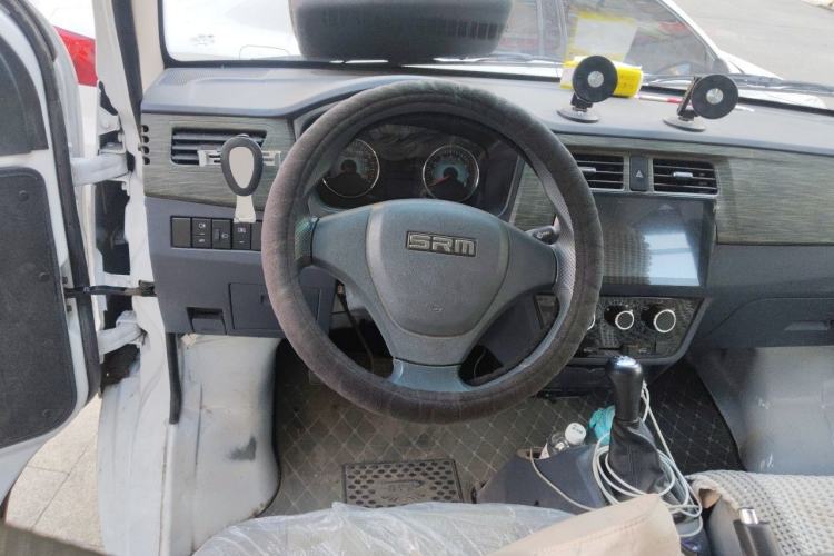 Used Jinbei Hiace X30 CNG 2023 1.5L Natural Gas Super-Enjoyment Van 2/5 Seats No Air Conditioning SWCC15M Steering Wheel