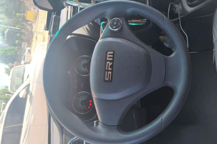 Used Jinbei Hiace X30 CNG 2023 1.5L Natural Gas Wealthy Van 2/5 Seats No Air Conditioning SWCC15M Steering Wheel
