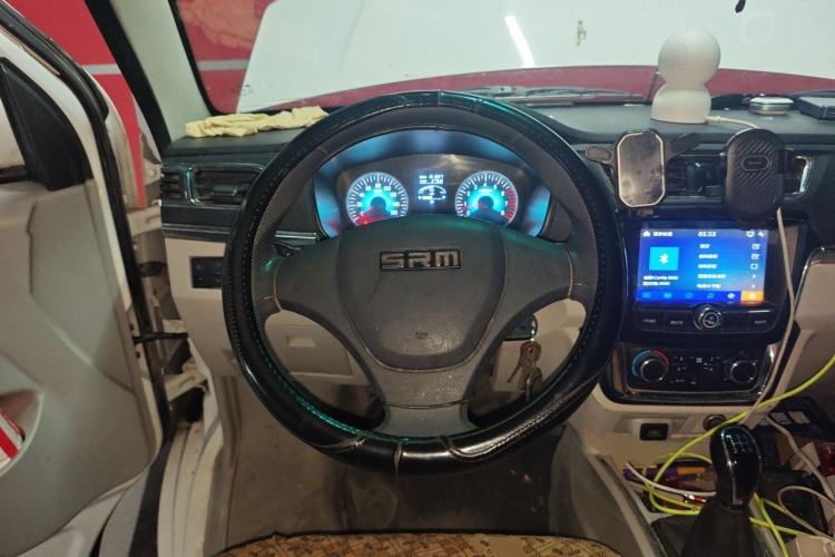 Used Jinbei Hiace X30 CNG 2023 1.5L Natural Gas Wealthy Van 2/5-Seater Air-Conditioned Version SWCC15M Steering Wheel