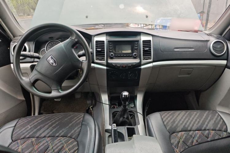 Used Jinbei Jindian 2014 2.4T Golden 009 Diesel Comfort Version with Long Wheelbase Center Console