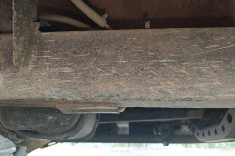 Used Jinbei Jindian 2014 2.4T Golden 009 Diesel Comfort Version with Long Wheelbase Chassis Rear Right