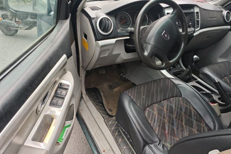 Used Jinbei Jindian 2014 2.4T Golden 009 Diesel Comfort Version with Long Wheelbase Driver Seat