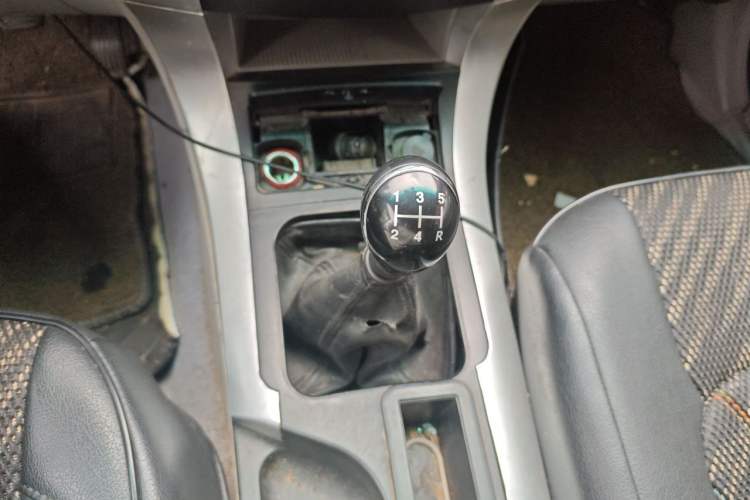 Used Jinbei Jindian 2014 2.4T Golden 009 Diesel Comfort Version with Long Wheelbase Gear Lever