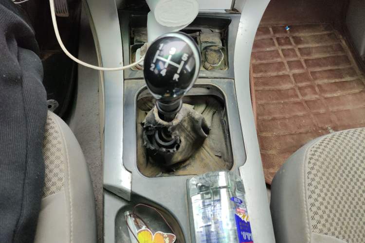 Used Jinbei Jindian 2014 2.4T Golden 009 Diesel Comfort Version with Short Wheelbase Gear Lever