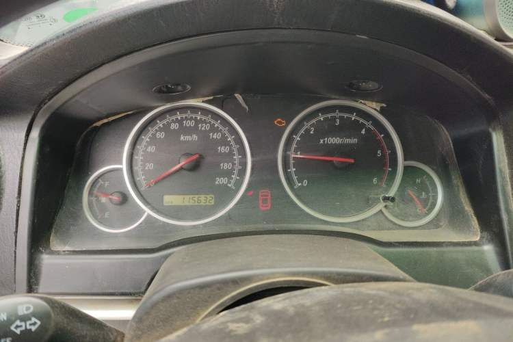 Used Jinbei Jindian 2014 2.4T Golden 009 Diesel Comfort Version with Short Wheelbase Instrument Cluster