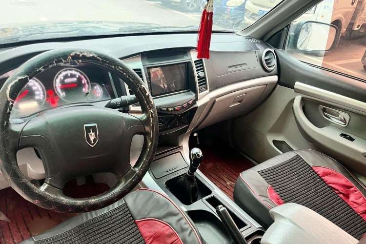 Used Jinbei Jindian 2014 2.4T Golden 009 Diesel Comfort Version with Long Wheelbase Interior 1
