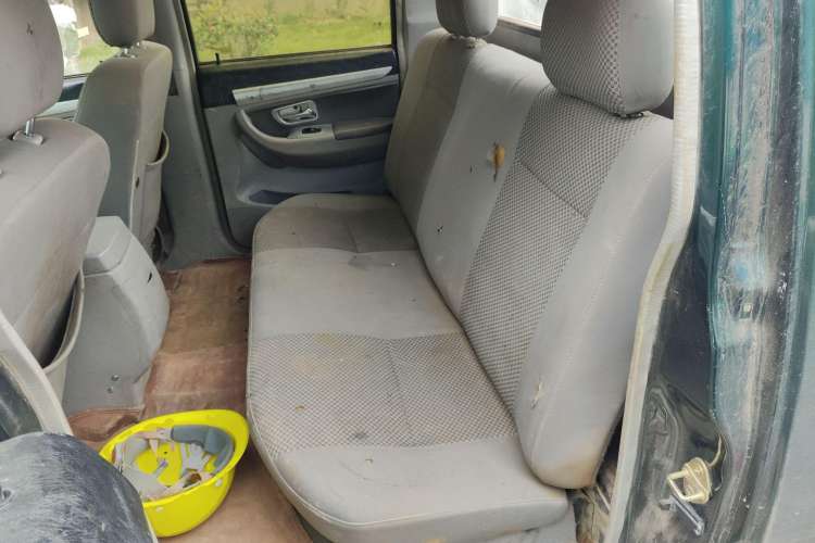 Used Jinbei Jindian 2014 2.4T Golden 009 Diesel Comfort Version with Short Wheelbase Left Rear Seat