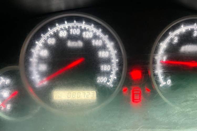 Used Jinbei Jindian 2014 2.4T Golden 009 Diesel Comfort Version with Long Wheelbase Odometer Close Up