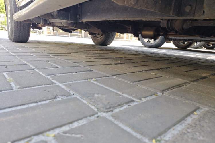 Used Jinbei Leilong 2014 2.2L Standard Long-Wheelbase Version Chassis Front Right