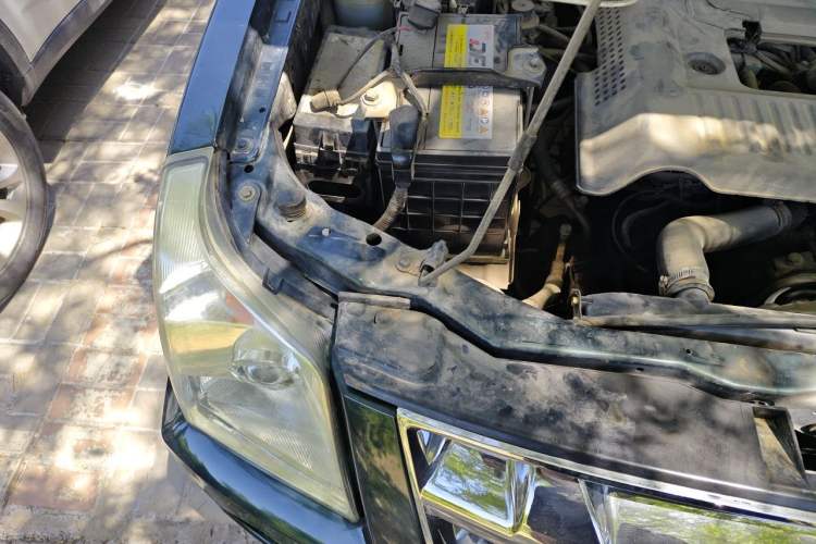 Used Jinbei Leilong 2014 2.2L Standard Long-Wheelbase Version Engine Bay Right