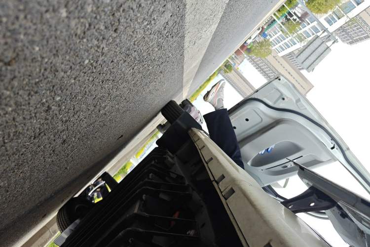 Used Jinbei New Hiace EV 2022 Profit-Making Type Chassis Rear Left
