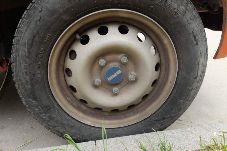 Used Jinbei New Hiace EV 2022 Profit-Making Type Right Front Wheel Hub