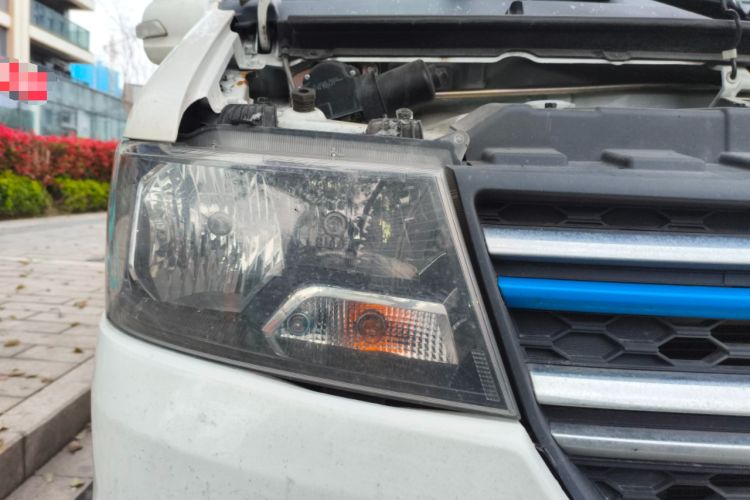 Used Jinbei New Hiace EV 2023 Comfort Model Right Front Headlight