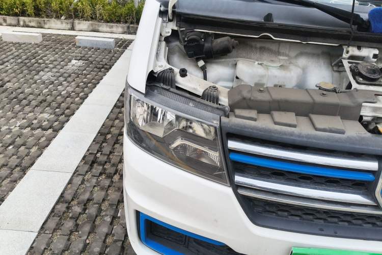 Used Jinbei New Hiace EV 2023 Comfort Model Right Front Headlight