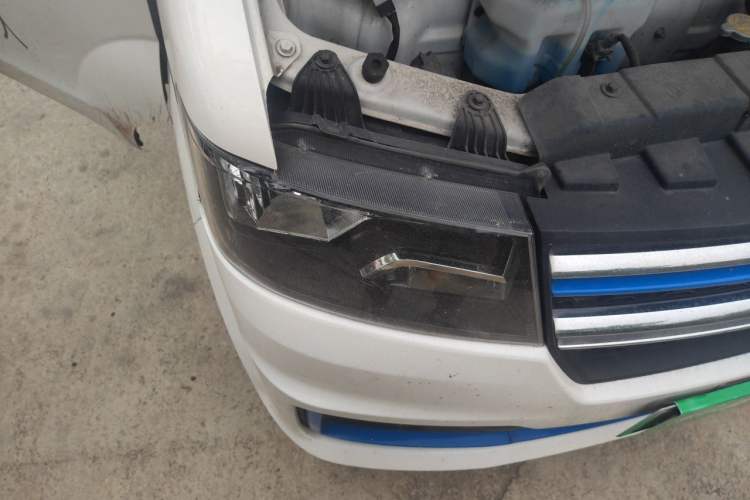 Used Jinbei New Hiace EV 2023 Comfort Model Right Front Headlight