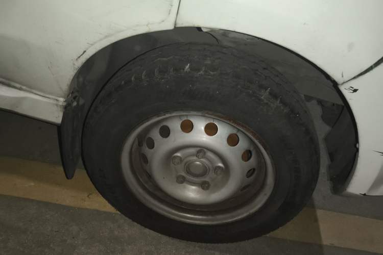 Used Jinbei New Hiace EV 2023 Comfort Model Right Front Wheel Hub