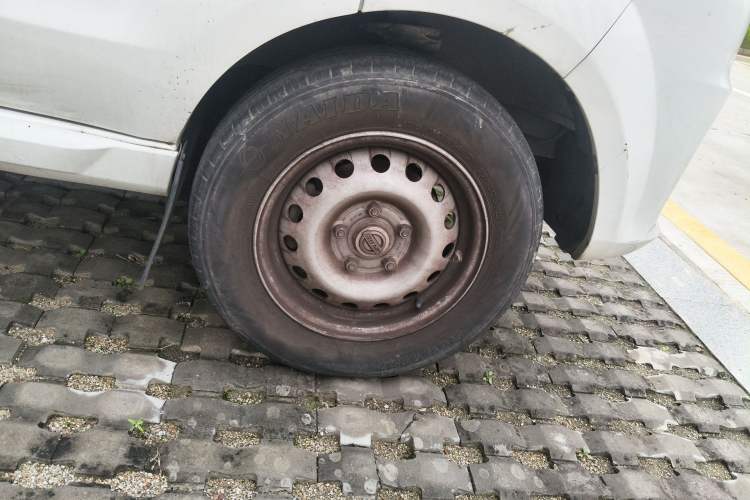 Used Jinbei New Hiace EV 2023 Comfort Model Right Front Wheel Hub