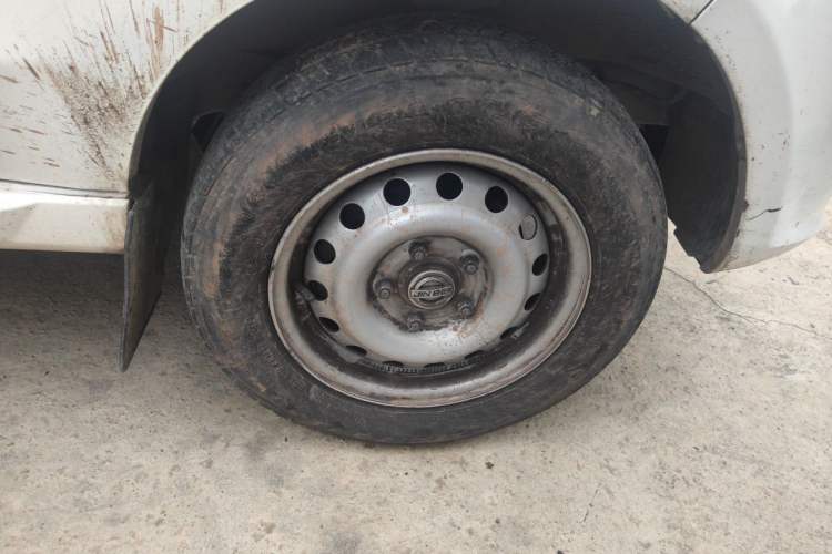 Used Jinbei New Hiace EV 2023 Comfort Model Right Front Wheel Hub