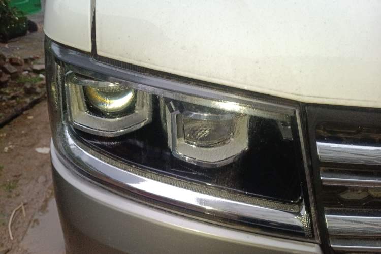 Used Jinbei New Hiace S 2021 1.5L Wealth Central Air-Conditioned Bus China VI Standard Model SWC15M Right Front Headlight