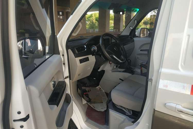 Used Jinbei New Hiace S 2023 1.5L Wealth Edition Van 2/5-Seater Non-Air-Conditioned Version SWC15M Driver Seat