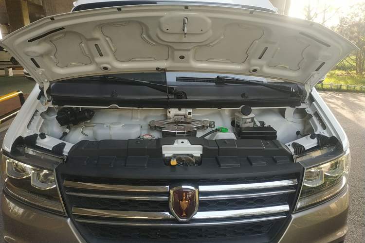 Used Jinbei New Hiace S 2023 1.5L Wealth Edition Van 2/5-Seater Non-Air-Conditioned Version SWC15M Engine Bay