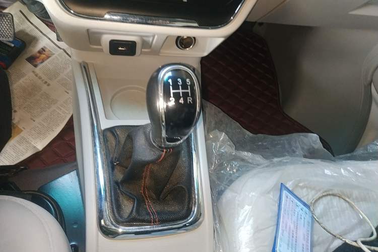 Used Jinbei New Hiace S 2023 1.5L Wealth Edition Van 2/5-Seater Non-Air-Conditioned Version SWC15M Gear Lever