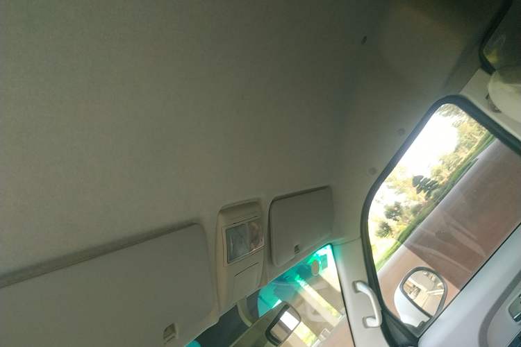Used Jinbei New Hiace S 2023 1.5L Wealth Edition Van 2/5-Seater Non-Air-Conditioned Version SWC15M Headliner