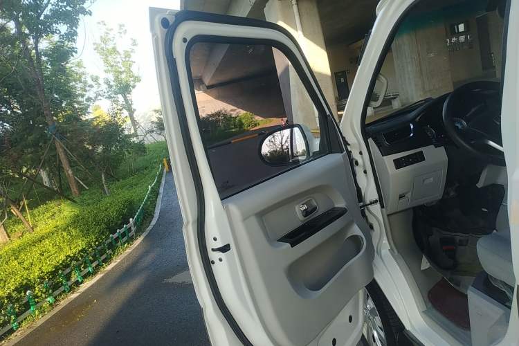 Used Jinbei New Hiace S 2023 1.5L Wealth Edition Van 2/5-Seater Non-Air-Conditioned Version SWC15M Left Front Door Interior