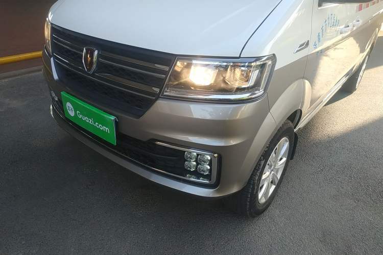 Used Jinbei New Hiace S 2023 1.5L Wealth Edition Van 2/5-Seater Non-Air-Conditioned Version SWC15M Left Front Headlight