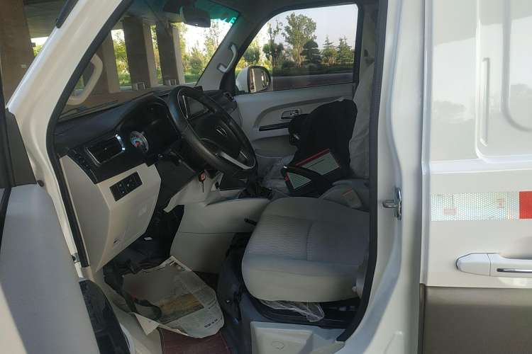 Used Jinbei New Hiace S 2023 1.5L Wealth Edition Van 2/5-Seater Non-Air-Conditioned Version SWC15M Left Front Seat