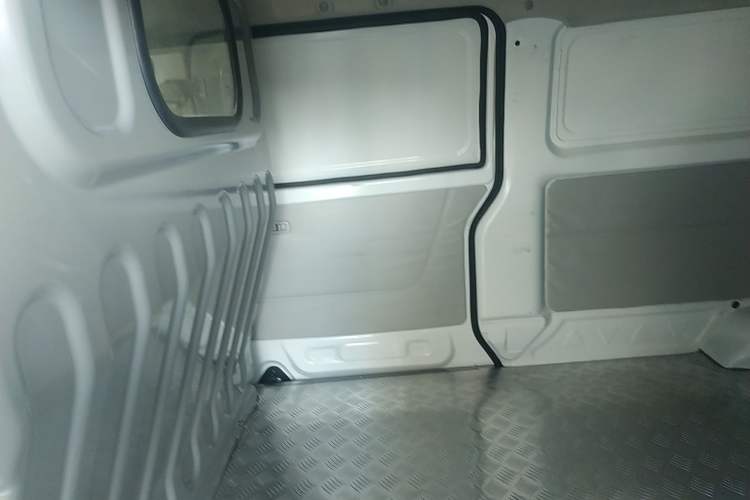 Used Jinbei New Hiace S 2023 1.5L Wealth Edition Van 2/5-Seater Non-Air-Conditioned Version SWC15M Right Rear Door Interior