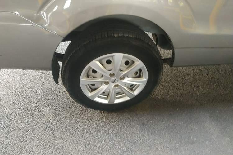 Used Jinbei New Hiace S 2023 1.5L Wealth Edition Van 2/5-Seater Non-Air-Conditioned Version SWC15M Right Rear Wheel Hub