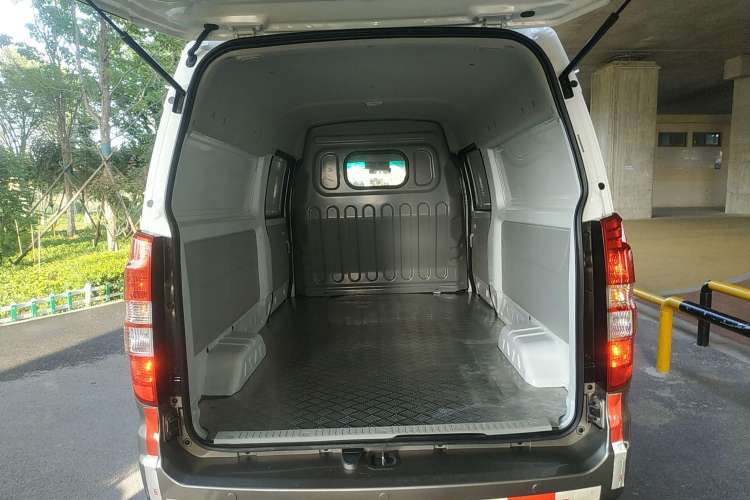 Used Jinbei New Hiace S 2023 1.5L Wealth Edition Van 2/5-Seater Non-Air-Conditioned Version SWC15M Trunk