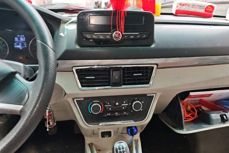 Used Jinbei New Hiace S 2018 1.6L Wealth Edition Van DLCG16 Audio And AC Panel