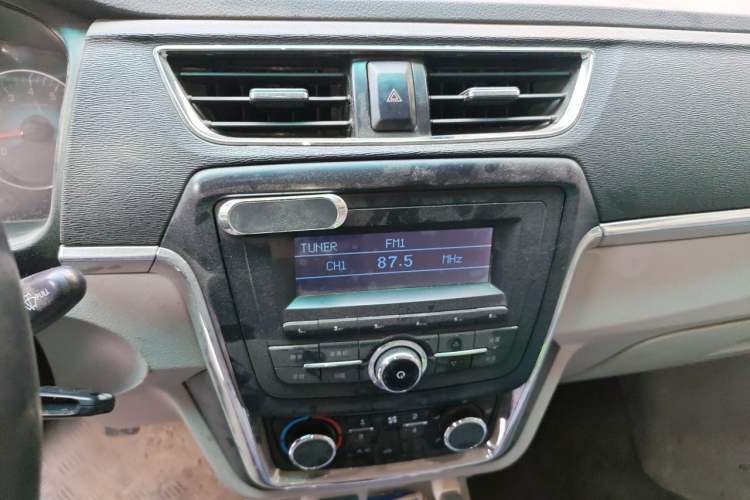 Used Jinbei New Hiace S 2018 1.5L Wealth Edition Van DLCG14 Audio And AC Panel