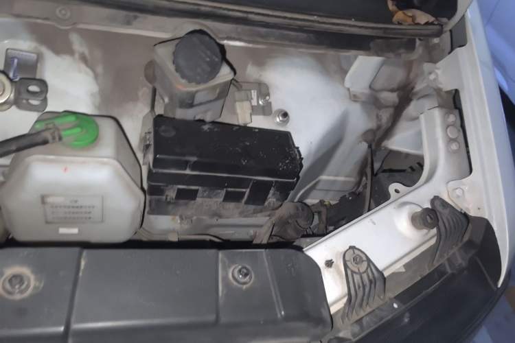 Used Jinbei New Hiace S 2018 1.6L Wealth Edition DLCG16 Engine Bay Left